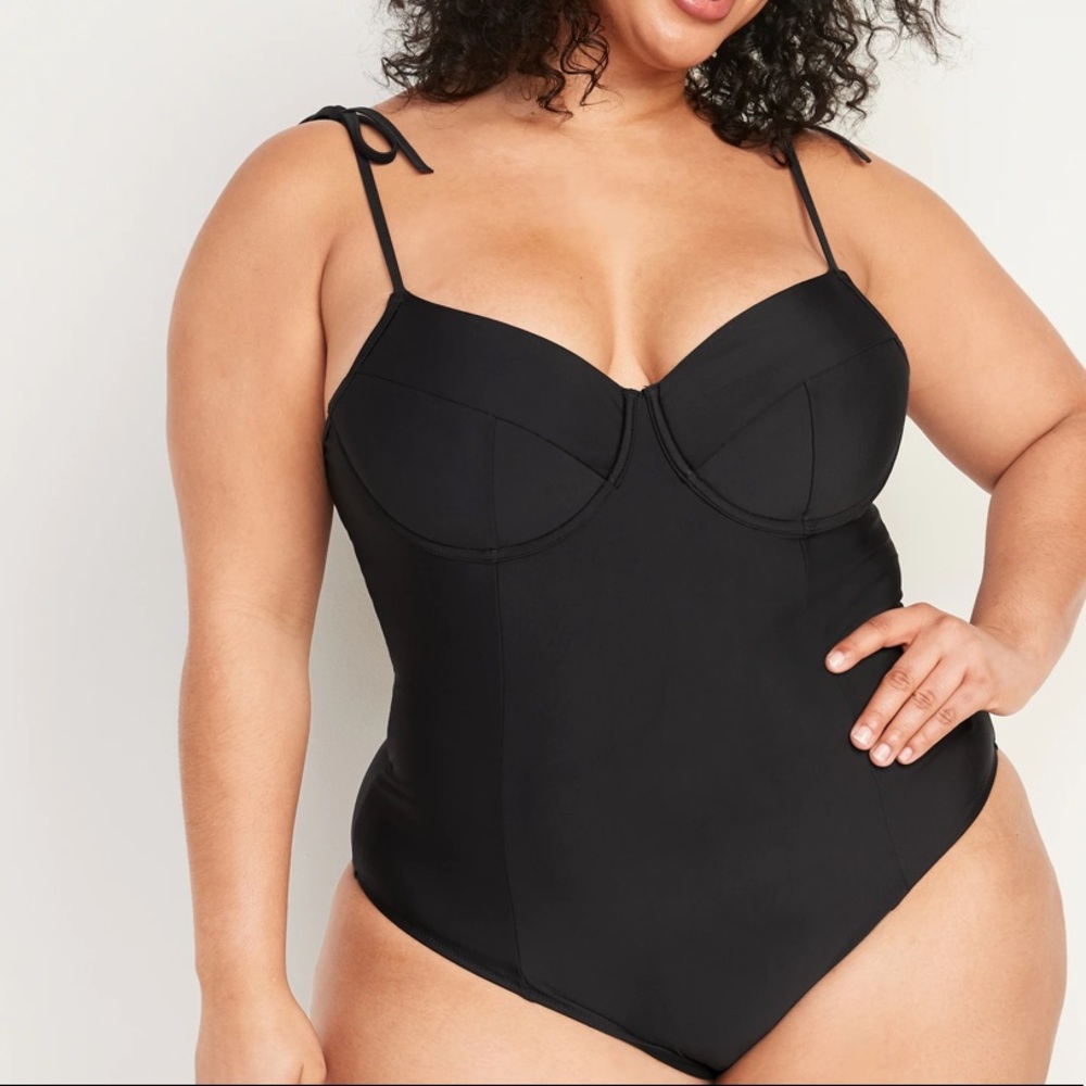 Never worn, tags on, one piece plus size bathing suit